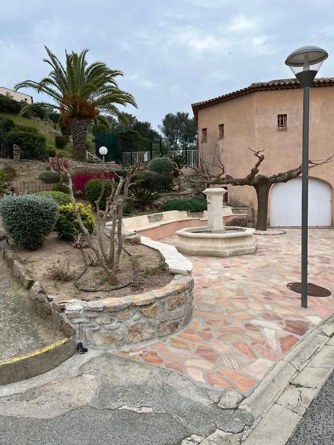 Apartment Studio Vue Mer /Parking Privatif Saint-Raphael  France